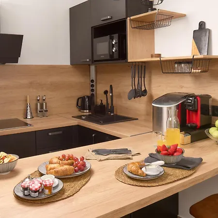 Mama Marija 흐바르