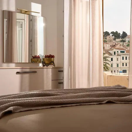 Mama Marija 흐바르